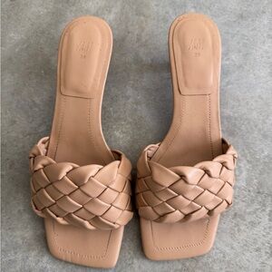 3 for $25 ❤️ // H&M Women's Beige Braided Mules